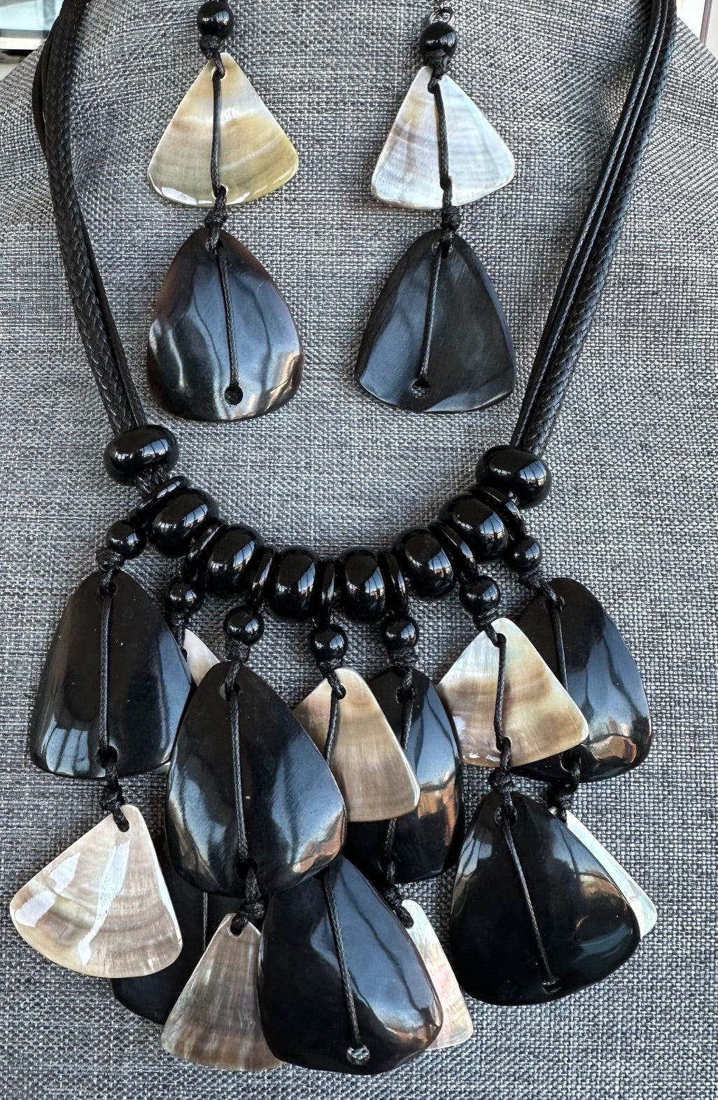 Black and Shell Acrylic  Pendents on 3 Strand Rope with Earrings