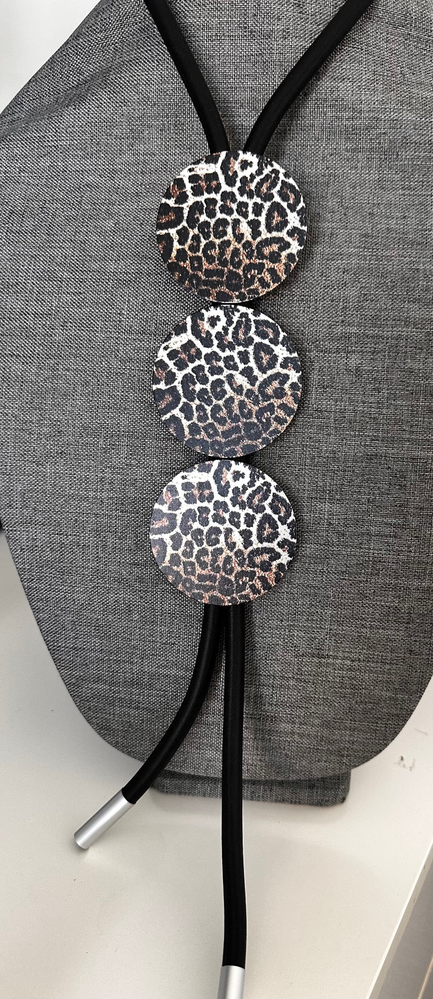 Rubber Necklace with Leopard Design Aluminum Disks